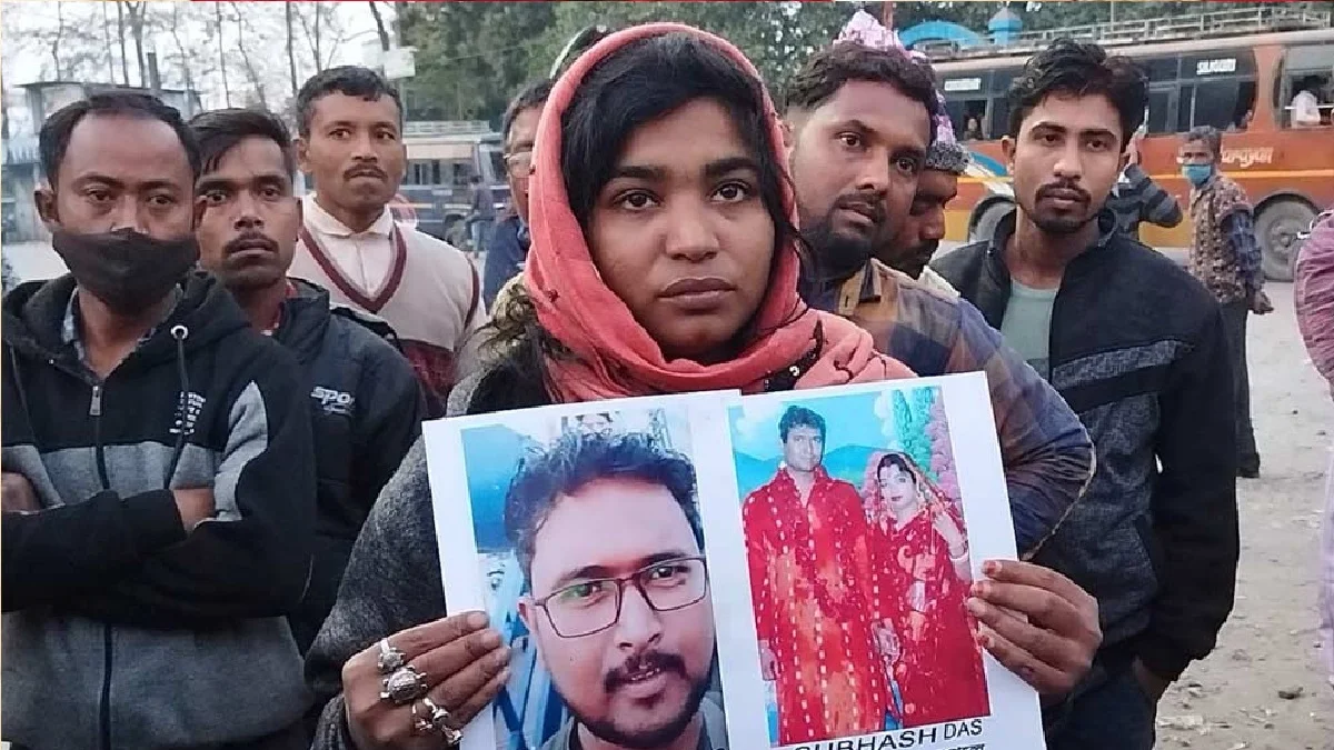 ফেসবুকে প্রেম থেকে বিয়ে, হঠাৎ উধাও স্বামী; খুঁজতে দেয়ালে পোস্টার সাঁটছেন স্ত্রী - the Bengali Times