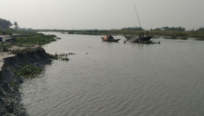 কয়েকদিন অসংলগ্ন আচরণ, এরপর কীর্তিনাশায় ঝাঁপ দিলেন রুপা