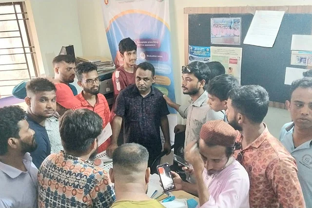 ‘এখন পরিস্থিতি অন্য রকম, তাই ঘুষের টাকা একটু বেশি লাগবে’, অতঃপর হাতেনাতে আটক - the Bengali Times