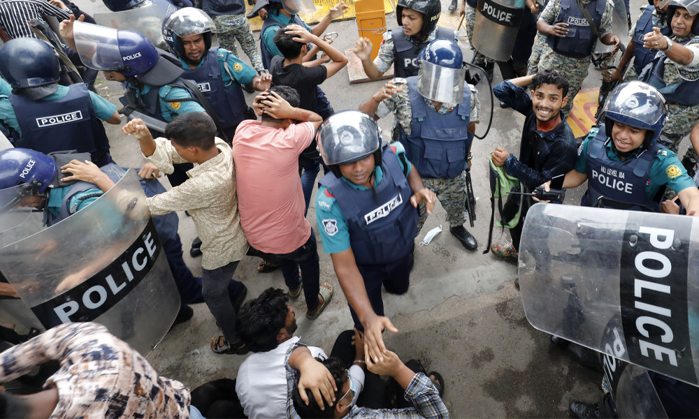 সচিবালয়ে বিক্ষোভকারীদের ২৬ জন নিষিদ্ধ ছাত্রলীগের কর্মী - the Bengali Times