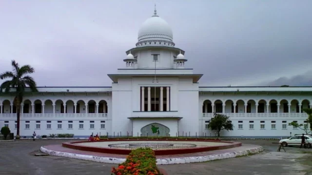 ফেসবুকে পরিচয়, বান্ধবীকে নিতে হাইকোর্টে মার্কিন যুবক!