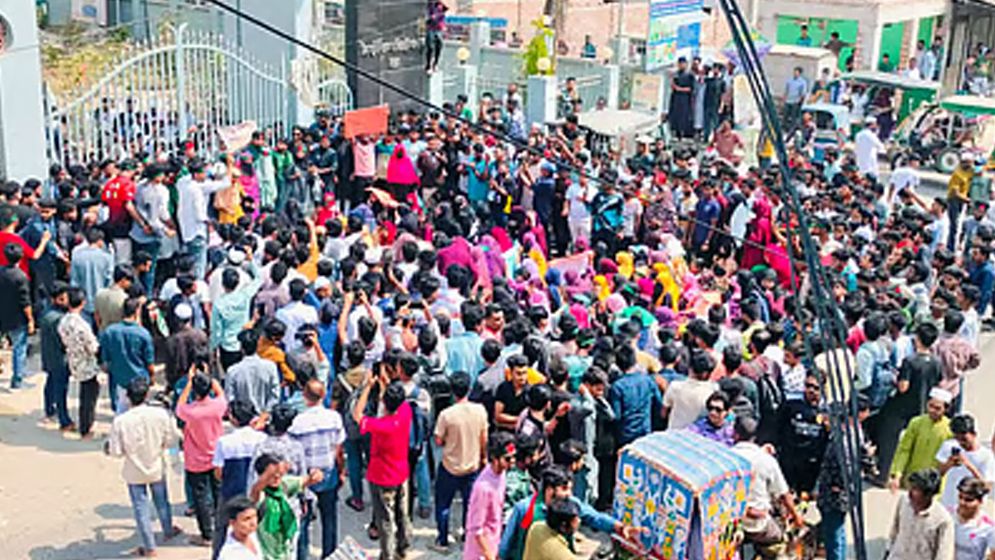 মাগুরায় শিশু ধর্ষণ: মধ্যরাতে আদালতে শুনানি, প্রধান আসামি হিটু শেখ ৭ দিনের রিমান্ডে